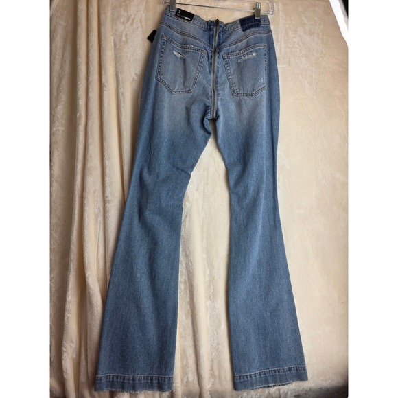 Fashion Nova Light Wash Distressed Flare Jeans Front Zipper Women's Size 3 NWT - Picture 7 of 11